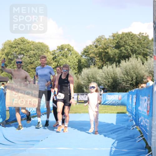 25.08.2024 - Elbe Triathlon Hamburg H.Heesch http://msf.ph/oto/6858258 25.08.2024 16:23:16 Ziel  meine-sportfotos.de