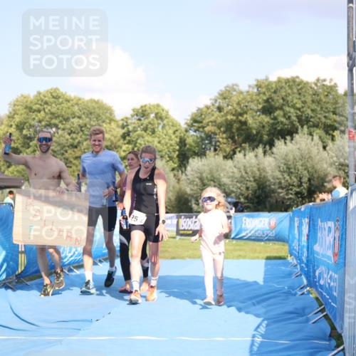 25.08.2024 - Elbe Triathlon Hamburg H.Heesch http://msf.ph/oto/6858262 25.08.2024 16:23:16 Ziel  meine-sportfotos.de