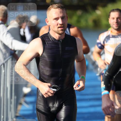 25.08.2024 - Elbe Triathlon Hamburg H.Heesch http://msf.ph/oto/6858268 25.08.2024 09:08:04 Schwimmen 268, 269, 279, 280, 300, 359 meine-sportfotos.de