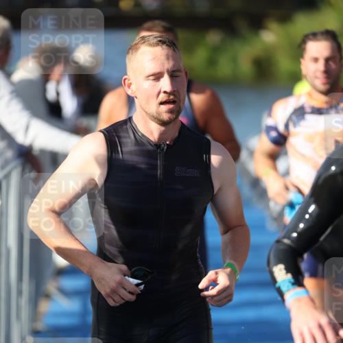 25.08.2024 - Elbe Triathlon Hamburg H.Heesch http://msf.ph/oto/6858273 25.08.2024 09:08:04 Schwimmen 268, 269, 279, 280, 300, 359 meine-sportfotos.de