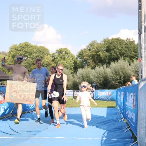 25.08.2024 - Elbe Triathlon Hamburg H.Heesch http://msf.ph/oto/6858275 25.08.2024 16:23:16 Ziel  meine-sportfotos.de
