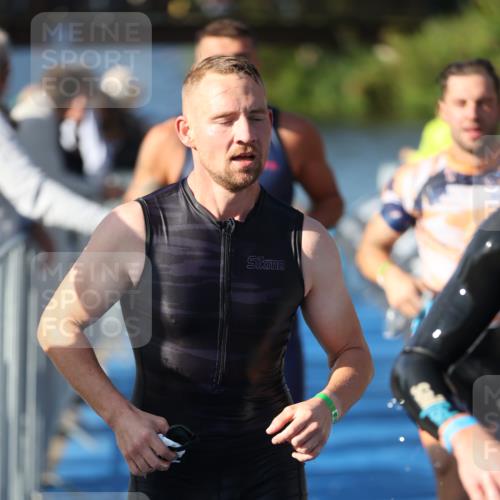 25.08.2024 - Elbe Triathlon Hamburg H.Heesch http://msf.ph/oto/6858277 25.08.2024 09:08:04 Schwimmen 268, 269, 279, 280, 300, 359 meine-sportfotos.de
