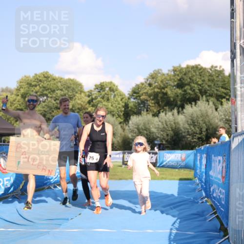 25.08.2024 - Elbe Triathlon Hamburg H.Heesch http://msf.ph/oto/6858279 25.08.2024 16:23:16 Ziel  meine-sportfotos.de