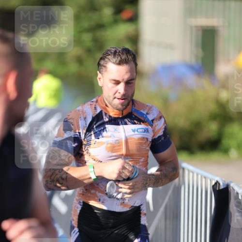 25.08.2024 - Elbe Triathlon Hamburg H.Heesch http://msf.ph/oto/6858289 25.08.2024 09:08:05 Schwimmen 268, 269, 279, 300, 359 meine-sportfotos.de