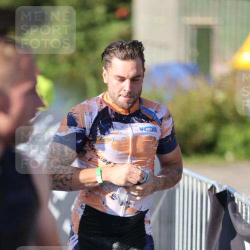 25.08.2024 - Elbe Triathlon Hamburg H.Heesch http://msf.ph/oto/6858295 25.08.2024 09:08:05 Schwimmen 268, 269, 279, 300, 359 meine-sportfotos.de