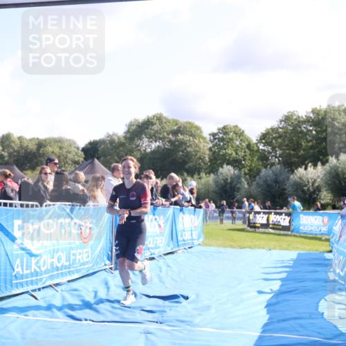 25.08.2024 - Elbe Triathlon Hamburg H.Heesch http://msf.ph/oto/6858296 25.08.2024 10:56:17 Ziel 150 meine-sportfotos.de