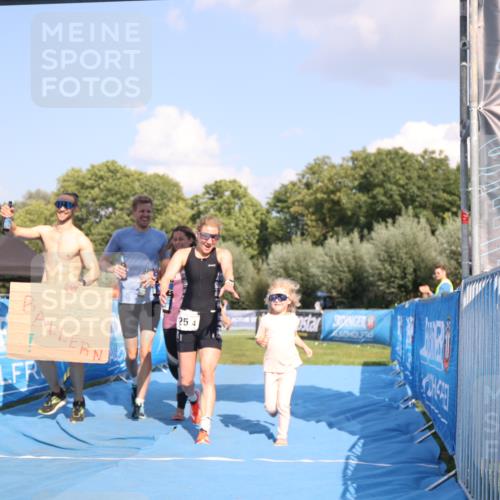 25.08.2024 - Elbe Triathlon Hamburg H.Heesch http://msf.ph/oto/6858297 25.08.2024 16:23:16 Ziel  meine-sportfotos.de