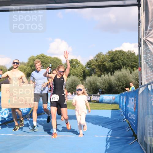 25.08.2024 - Elbe Triathlon Hamburg H.Heesch http://msf.ph/oto/6858304 25.08.2024 16:23:17 Ziel  meine-sportfotos.de