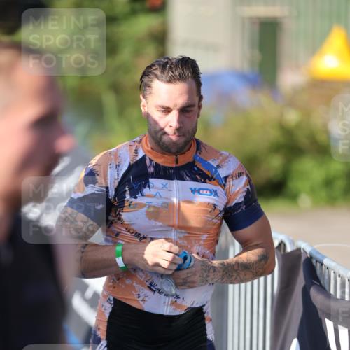 25.08.2024 - Elbe Triathlon Hamburg H.Heesch http://msf.ph/oto/6858305 25.08.2024 09:08:05 Schwimmen 268, 269, 279, 300, 359 meine-sportfotos.de