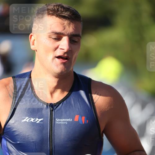 25.08.2024 - Elbe Triathlon Hamburg H.Heesch http://msf.ph/oto/6858308 25.08.2024 09:08:06 Schwimmen 268, 269, 279, 300, 359 meine-sportfotos.de