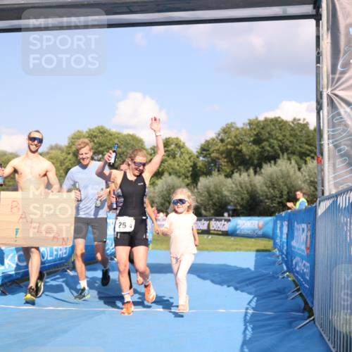 25.08.2024 - Elbe Triathlon Hamburg H.Heesch http://msf.ph/oto/6858310 25.08.2024 16:23:17 Ziel  meine-sportfotos.de