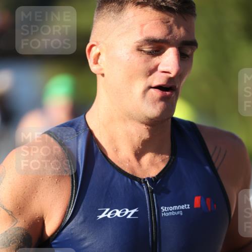 25.08.2024 - Elbe Triathlon Hamburg H.Heesch http://msf.ph/oto/6858323 25.08.2024 09:08:06 Schwimmen 268, 269, 279, 300, 359 meine-sportfotos.de