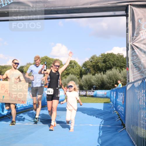 25.08.2024 - Elbe Triathlon Hamburg H.Heesch http://msf.ph/oto/6858326 25.08.2024 16:23:17 Ziel  meine-sportfotos.de