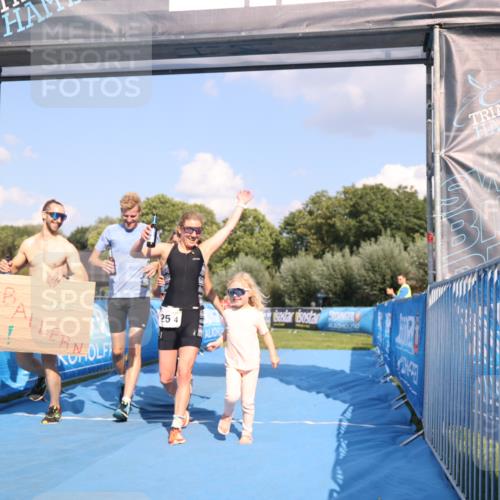 25.08.2024 - Elbe Triathlon Hamburg H.Heesch http://msf.ph/oto/6858329 25.08.2024 16:23:17 Ziel  meine-sportfotos.de