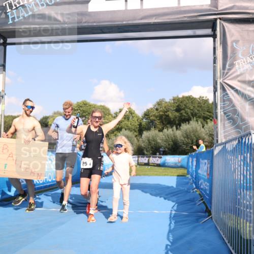 25.08.2024 - Elbe Triathlon Hamburg H.Heesch http://msf.ph/oto/6858334 25.08.2024 16:23:17 Ziel  meine-sportfotos.de