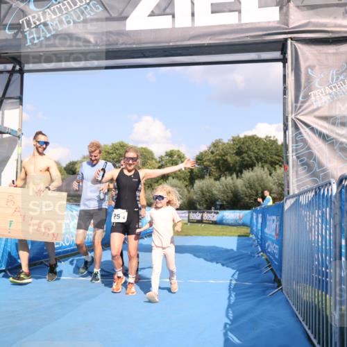 25.08.2024 - Elbe Triathlon Hamburg H.Heesch http://msf.ph/oto/6858343 25.08.2024 16:23:17 Ziel  meine-sportfotos.de