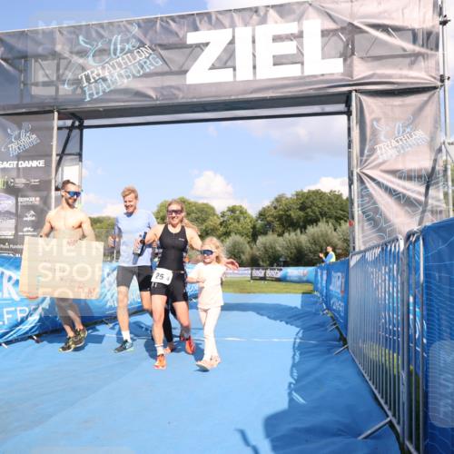 25.08.2024 - Elbe Triathlon Hamburg H.Heesch http://msf.ph/oto/6858372 25.08.2024 16:23:18 Ziel  meine-sportfotos.de
