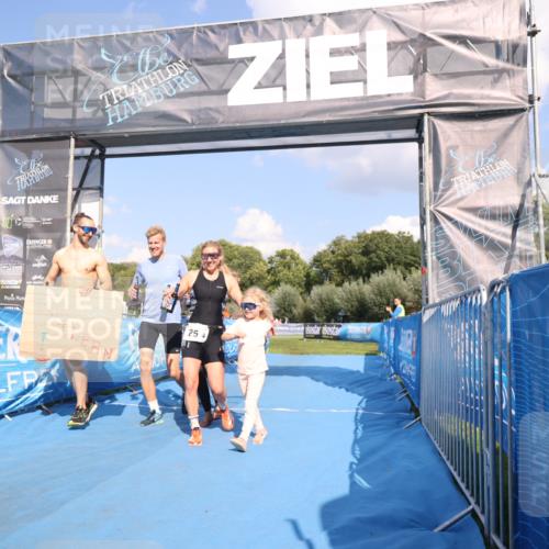 25.08.2024 - Elbe Triathlon Hamburg H.Heesch http://msf.ph/oto/6858375 25.08.2024 16:23:18 Ziel  meine-sportfotos.de