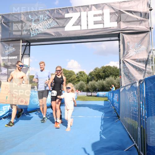 25.08.2024 - Elbe Triathlon Hamburg H.Heesch http://msf.ph/oto/6858389 25.08.2024 16:23:18 Ziel  meine-sportfotos.de