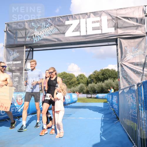 25.08.2024 - Elbe Triathlon Hamburg H.Heesch http://msf.ph/oto/6858435 25.08.2024 16:23:18 Ziel  meine-sportfotos.de