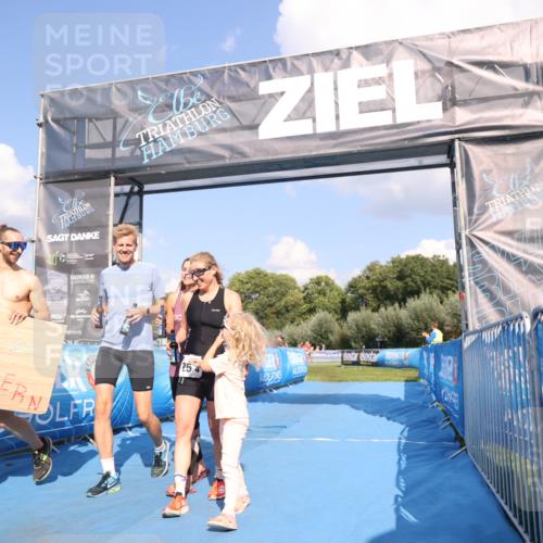 25.08.2024 - Elbe Triathlon Hamburg H.Heesch http://msf.ph/oto/6858451 25.08.2024 16:23:18 Ziel  meine-sportfotos.de
