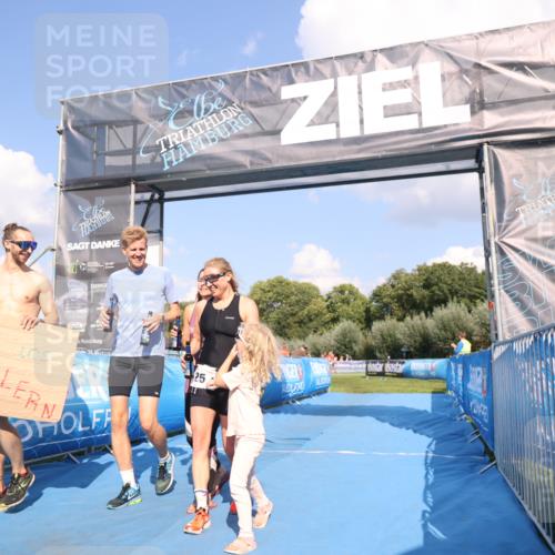 25.08.2024 - Elbe Triathlon Hamburg H.Heesch http://msf.ph/oto/6858459 25.08.2024 16:23:18 Ziel  meine-sportfotos.de