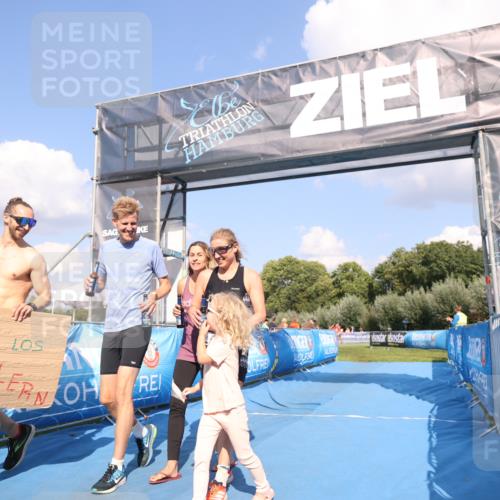 25.08.2024 - Elbe Triathlon Hamburg H.Heesch http://msf.ph/oto/6858470 25.08.2024 16:23:19 Ziel  meine-sportfotos.de