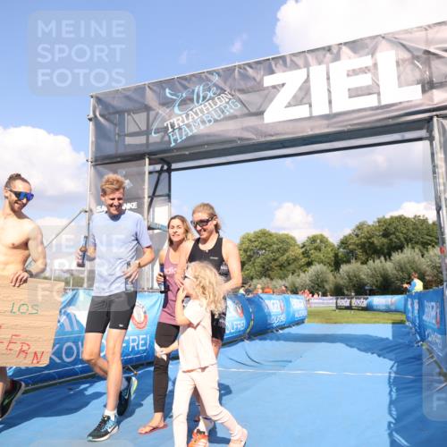 25.08.2024 - Elbe Triathlon Hamburg H.Heesch http://msf.ph/oto/6858475 25.08.2024 16:23:19 Ziel  meine-sportfotos.de