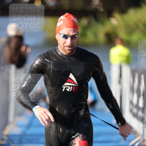 25.08.2024 - Elbe Triathlon Hamburg H.Heesch http://msf.ph/oto/6858480 25.08.2024 09:08:33 Schwimmen 319, 391 meine-sportfotos.de