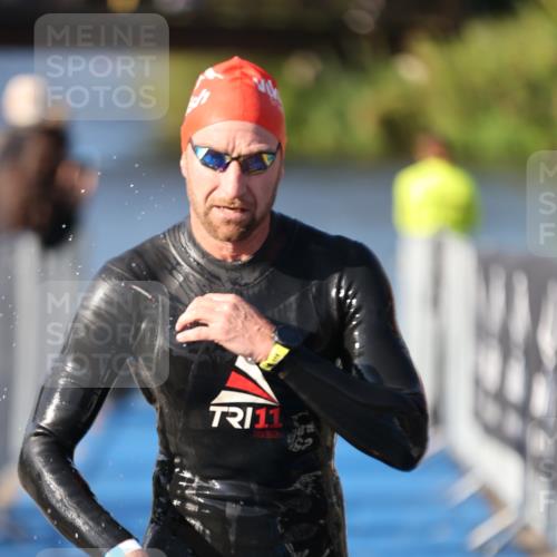 25.08.2024 - Elbe Triathlon Hamburg H.Heesch http://msf.ph/oto/6858514 25.08.2024 09:08:33 Schwimmen 319, 391 meine-sportfotos.de