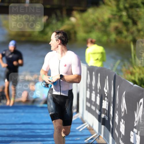 25.08.2024 - Elbe Triathlon Hamburg H.Heesch http://msf.ph/oto/6858535 25.08.2024 09:09:23 Schwimmen 199, 200, 213, 267, 327 meine-sportfotos.de