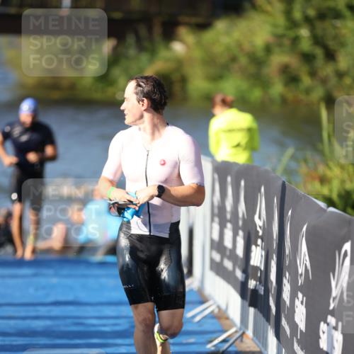 25.08.2024 - Elbe Triathlon Hamburg H.Heesch http://msf.ph/oto/6858539 25.08.2024 09:09:23 Schwimmen 199, 200, 213, 267, 327 meine-sportfotos.de
