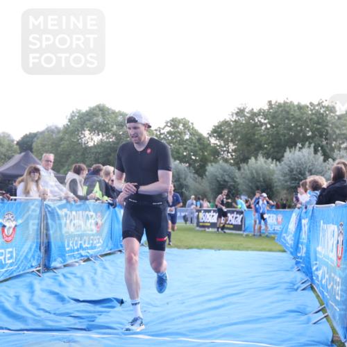 25.08.2024 - Elbe Triathlon Hamburg H.Heesch http://msf.ph/oto/6858550 25.08.2024 10:56:56 Ziel 200, 252, 278, 309 meine-sportfotos.de