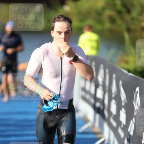 25.08.2024 - Elbe Triathlon Hamburg H.Heesch http://msf.ph/oto/6858557 25.08.2024 09:09:24 Schwimmen 199, 200, 213, 267, 327 meine-sportfotos.de