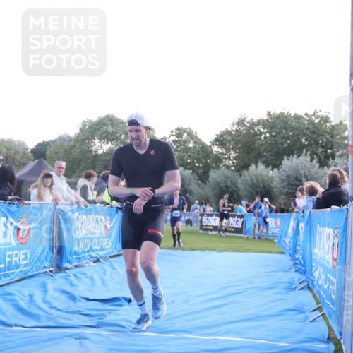 25.08.2024 - Elbe Triathlon Hamburg H.Heesch http://msf.ph/oto/6858560 25.08.2024 10:56:56 Ziel 200, 252, 278, 309 meine-sportfotos.de