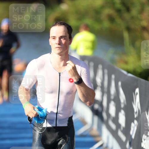 25.08.2024 - Elbe Triathlon Hamburg H.Heesch http://msf.ph/oto/6858576 25.08.2024 09:09:24 Schwimmen 199, 200, 213, 267, 327 meine-sportfotos.de