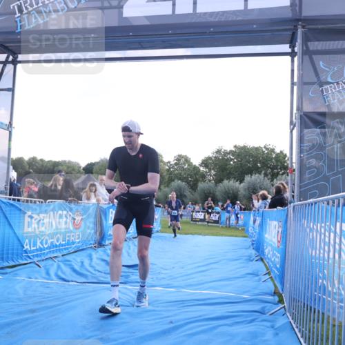 25.08.2024 - Elbe Triathlon Hamburg H.Heesch http://msf.ph/oto/6858596 25.08.2024 10:56:57 Ziel 200, 252, 278, 309 meine-sportfotos.de