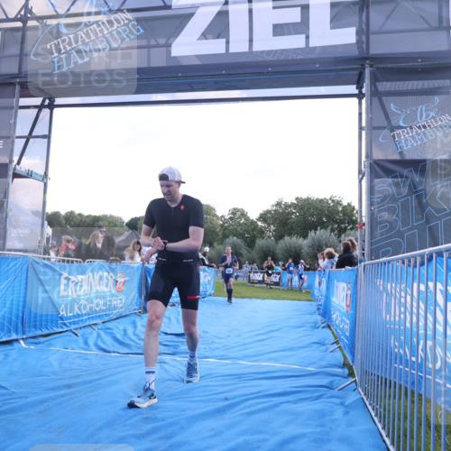 25.08.2024 - Elbe Triathlon Hamburg H.Heesch http://msf.ph/oto/6858601 25.08.2024 10:56:57 Ziel 200, 252, 278, 309 meine-sportfotos.de