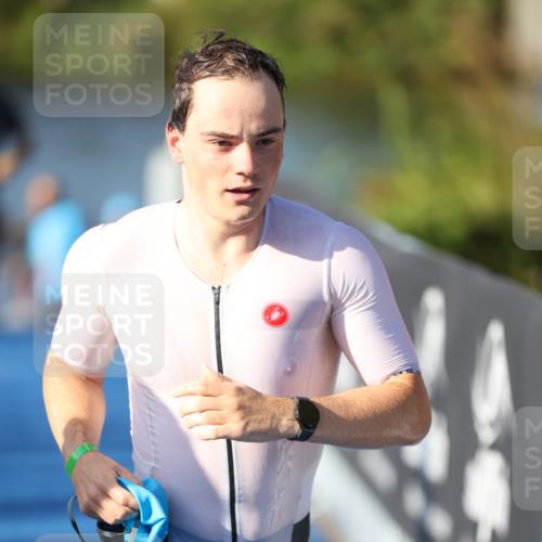 25.08.2024 - Elbe Triathlon Hamburg H.Heesch http://msf.ph/oto/6858623 25.08.2024 09:09:25 Schwimmen 199, 200, 213, 267, 327, 328 meine-sportfotos.de