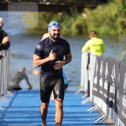 25.08.2024 - Elbe Triathlon Hamburg H.Heesch http://msf.ph/oto/6858654 25.08.2024 09:09:28 Schwimmen 199, 200, 213, 267, 327, 328 meine-sportfotos.de