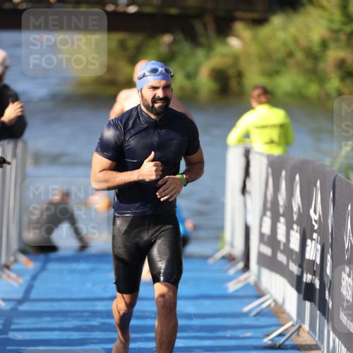 25.08.2024 - Elbe Triathlon Hamburg H.Heesch http://msf.ph/oto/6858658 25.08.2024 09:09:28 Schwimmen 199, 200, 213, 267, 327, 328 meine-sportfotos.de