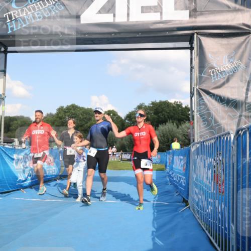 25.08.2024 - Elbe Triathlon Hamburg H.Heesch http://msf.ph/oto/6858678 25.08.2024 16:26:27 Ziel  meine-sportfotos.de