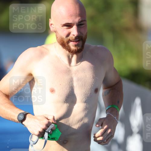 25.08.2024 - Elbe Triathlon Hamburg H.Heesch http://msf.ph/oto/6858706 25.08.2024 09:09:33 Schwimmen 199, 200, 213, 246, 267, 327, 328, 339 meine-sportfotos.de