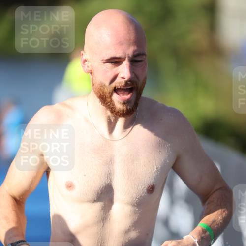 25.08.2024 - Elbe Triathlon Hamburg H.Heesch http://msf.ph/oto/6858717 25.08.2024 09:09:33 Schwimmen 199, 200, 213, 246, 267, 327, 328, 339 meine-sportfotos.de