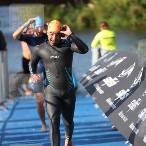 25.08.2024 - Elbe Triathlon Hamburg H.Heesch http://msf.ph/oto/6858735 25.08.2024 09:09:38 Schwimmen 199, 200, 213, 246, 267, 327, 328, 339 meine-sportfotos.de
