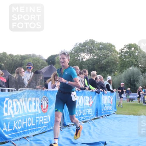 25.08.2024 - Elbe Triathlon Hamburg H.Heesch http://msf.ph/oto/6858740 25.08.2024 10:57:06 Ziel 127, 156, 200, 252, 278 meine-sportfotos.de