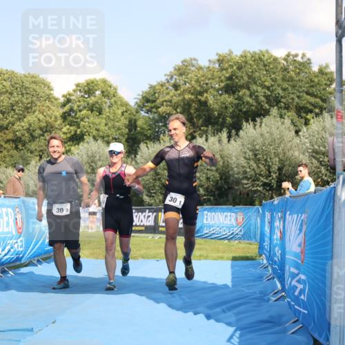 25.08.2024 - Elbe Triathlon Hamburg H.Heesch http://msf.ph/oto/6858768 25.08.2024 16:26:49 Ziel  meine-sportfotos.de