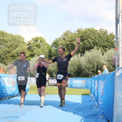 25.08.2024 - Elbe Triathlon Hamburg H.Heesch http://msf.ph/oto/6858789 25.08.2024 16:26:49 Ziel  meine-sportfotos.de