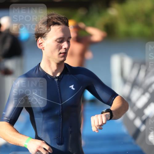 25.08.2024 - Elbe Triathlon Hamburg H.Heesch http://msf.ph/oto/6858796 25.08.2024 09:09:41 Schwimmen 199, 200, 213, 246, 267, 327, 328, 339 meine-sportfotos.de