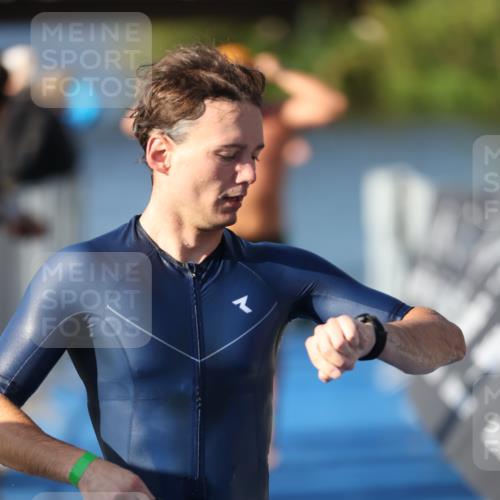 25.08.2024 - Elbe Triathlon Hamburg H.Heesch http://msf.ph/oto/6858809 25.08.2024 09:09:41 Schwimmen 199, 200, 213, 246, 267, 327, 328, 339 meine-sportfotos.de